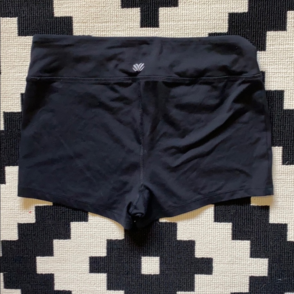 Booty shorts - Picture 2 of 3